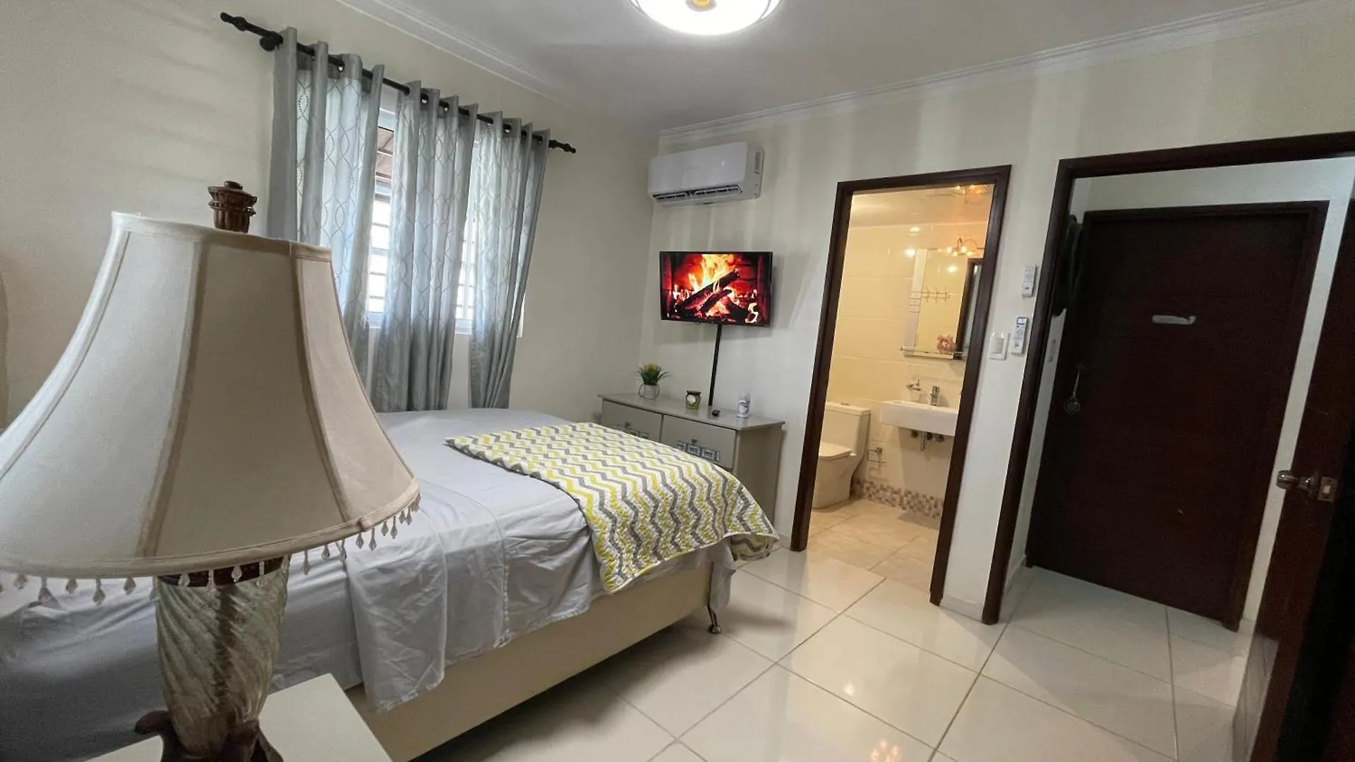 Apartamento De 2 Habitaciones Con Seguridad Y Camaras Mendoza Apartment